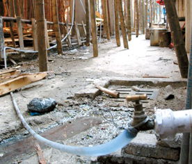 堅(jiān)決查處搶建工地偷水施工 規(guī)范建筑勞務(wù)分包行為